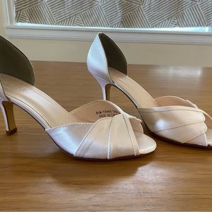 David’s Bridal SHELLIE. Classic white satin bridal shoes. 8.5. New in Box!